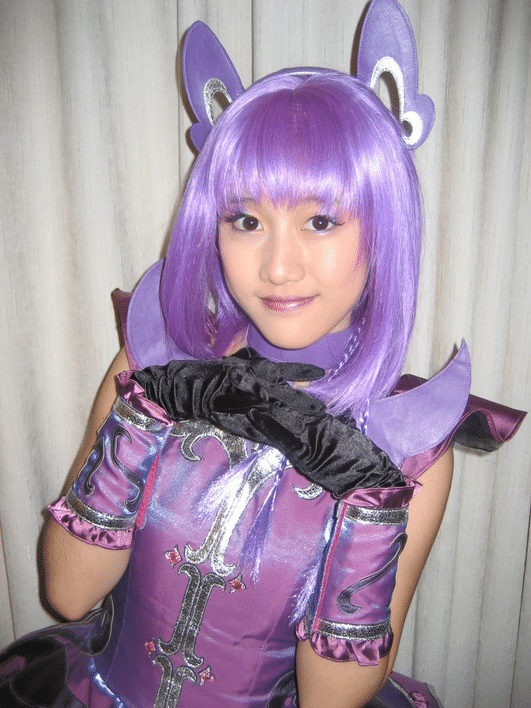 当年的黑魔仙严莉莉, 现年近30近照? 网友: 认不出来!