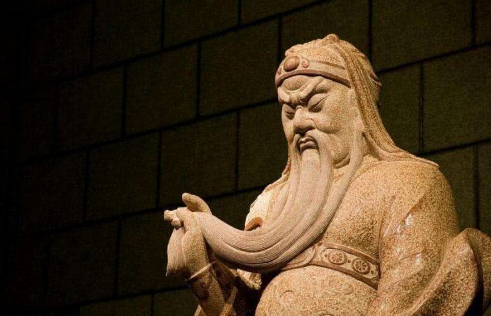 关公像为什么都会闭着眼?老工匠说另有讲究,开眼怕闹出人命