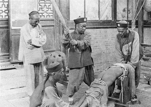 �Ŵ����̷�, ���˱����^߀���@�׷N�Ț��^��