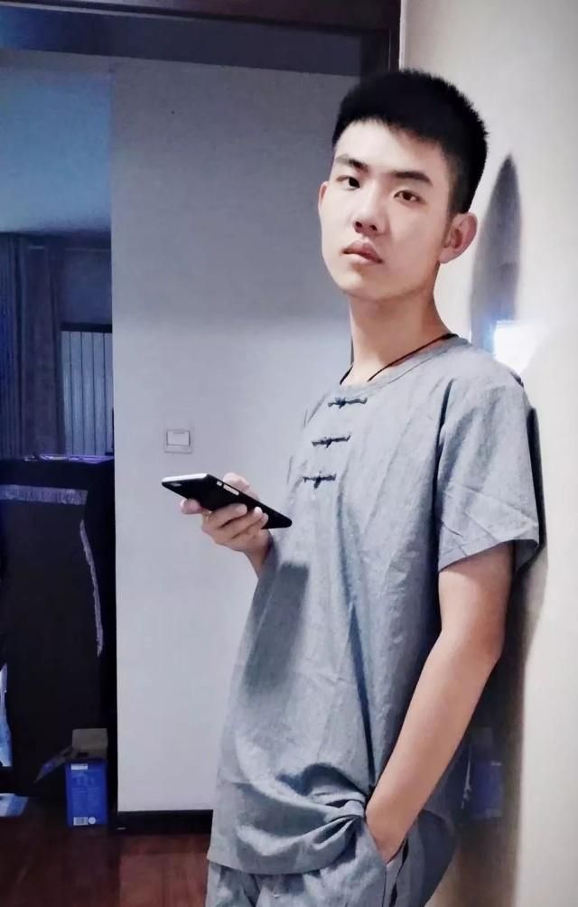 这个学霸真牛:发sci论文,拿国家奖,保研到复旦,还写玄幻小说|杨霖