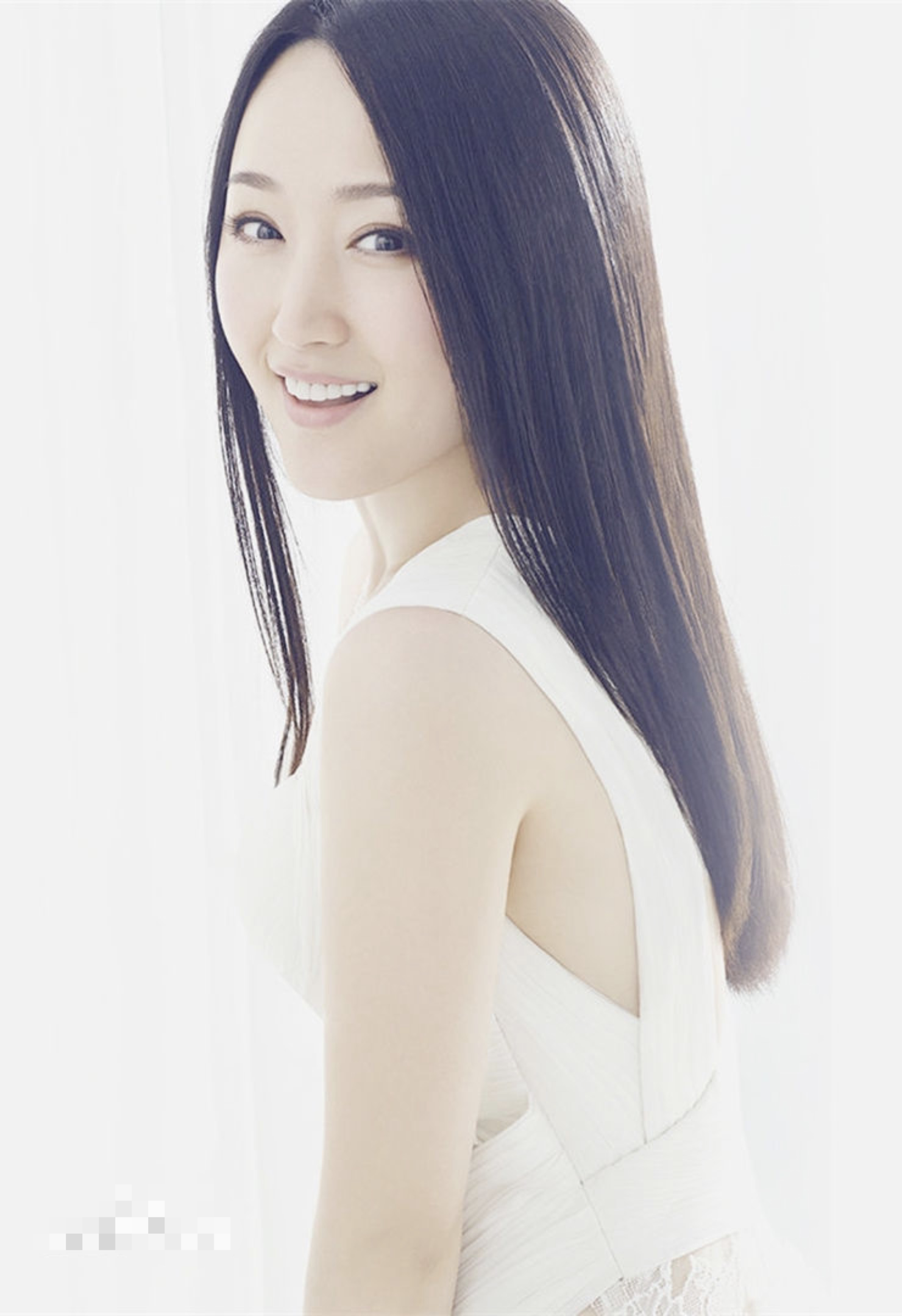 48岁杨钰莹晒闺蜜照,身材窈窕紧致如少女,网友直呼同龄人差太多