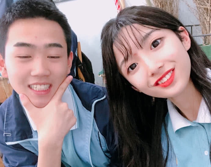 本以为他是女的,还挺喜欢的,现在知道他是男的,更喜欢了
