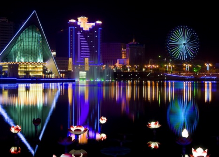 喀什市是喀什地区的重要政治,经济和文化中心,是祖国实施西部战略的