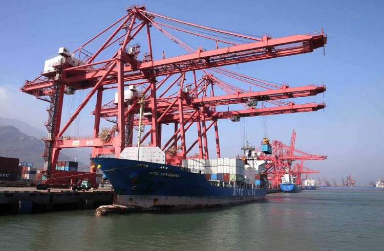 此次发生事故的尼赫鲁港来头不小,是目前印度的最大集装箱港口,原本是