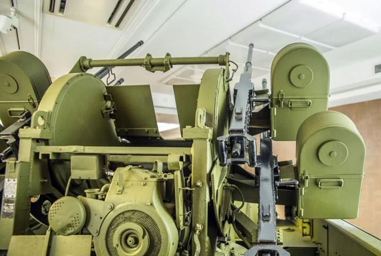四联装高射机枪,射速2320发,坦克在它面前撑不过半分钟