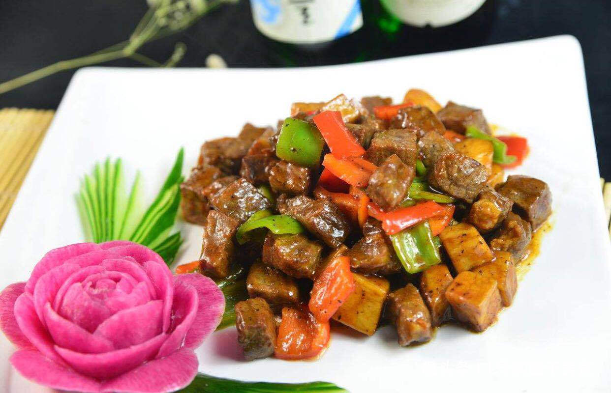 黑椒牛肉粒你知道怎么做吗可以当小吃吃也可以当菜吃