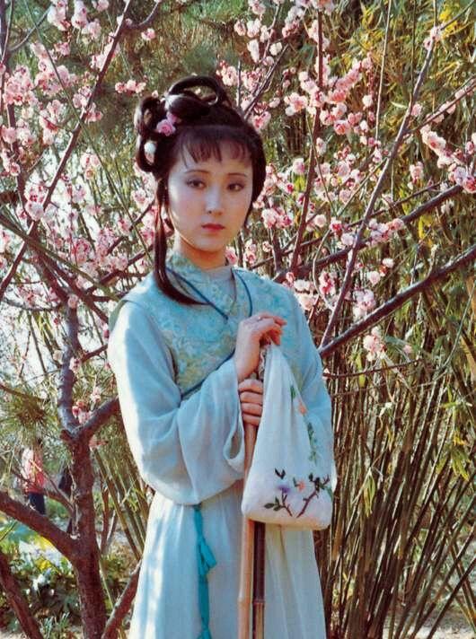 花落人亡两不知:林黛玉的葬花词,交待了她的死亡真相