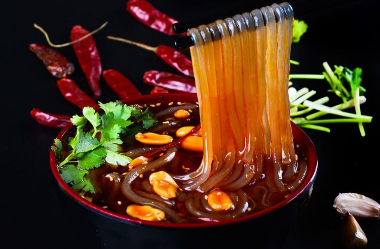 国内最美小吃排名,老外看了都流口水了,重庆酸辣粉瞬间上榜!