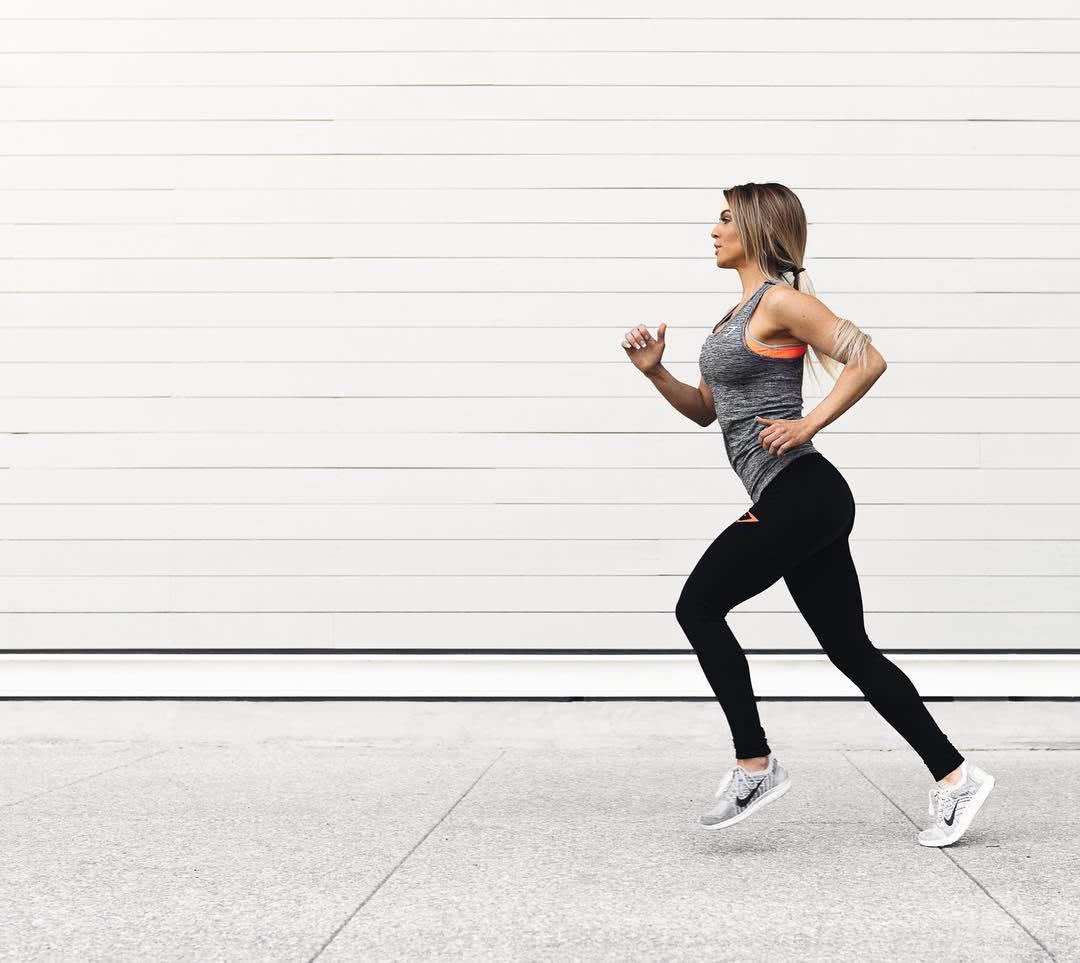 经常长跑的人和每天骑单车的人比,谁的身体素质更好?