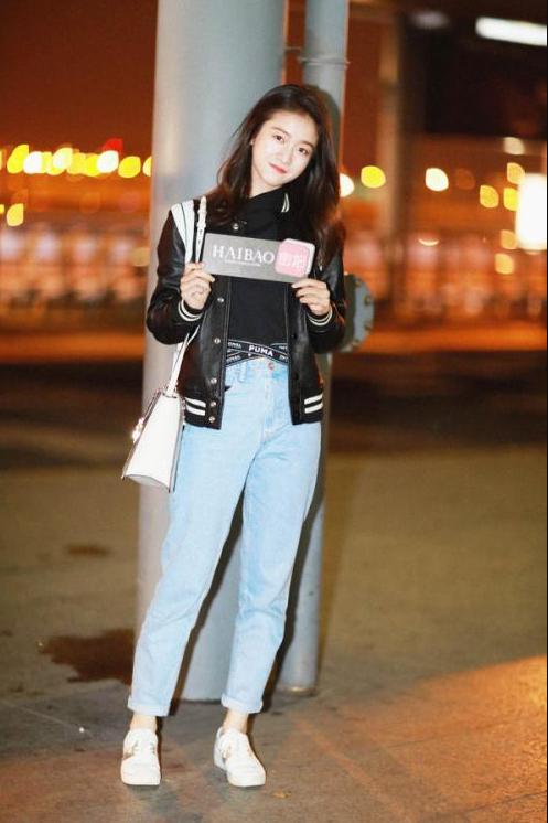 张雪迎有毒吧!165身高愣是穿成1米3!网友:这次比关晓彤差远了