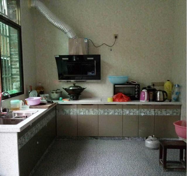 晒晒我家农村大房子,邻居都说我家水磨石地板很耐看!你觉得呢?