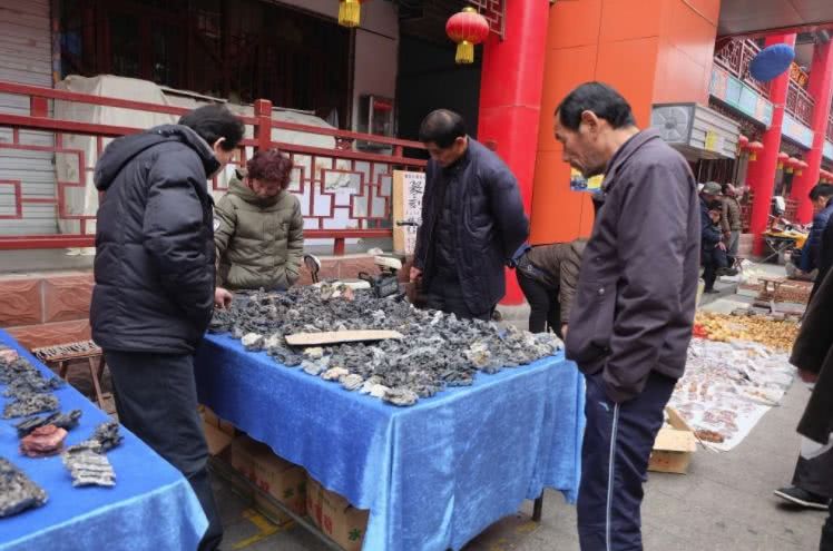 捡石头也可以致富?这些地方能捡到值钱的石头,有些能卖上百万!