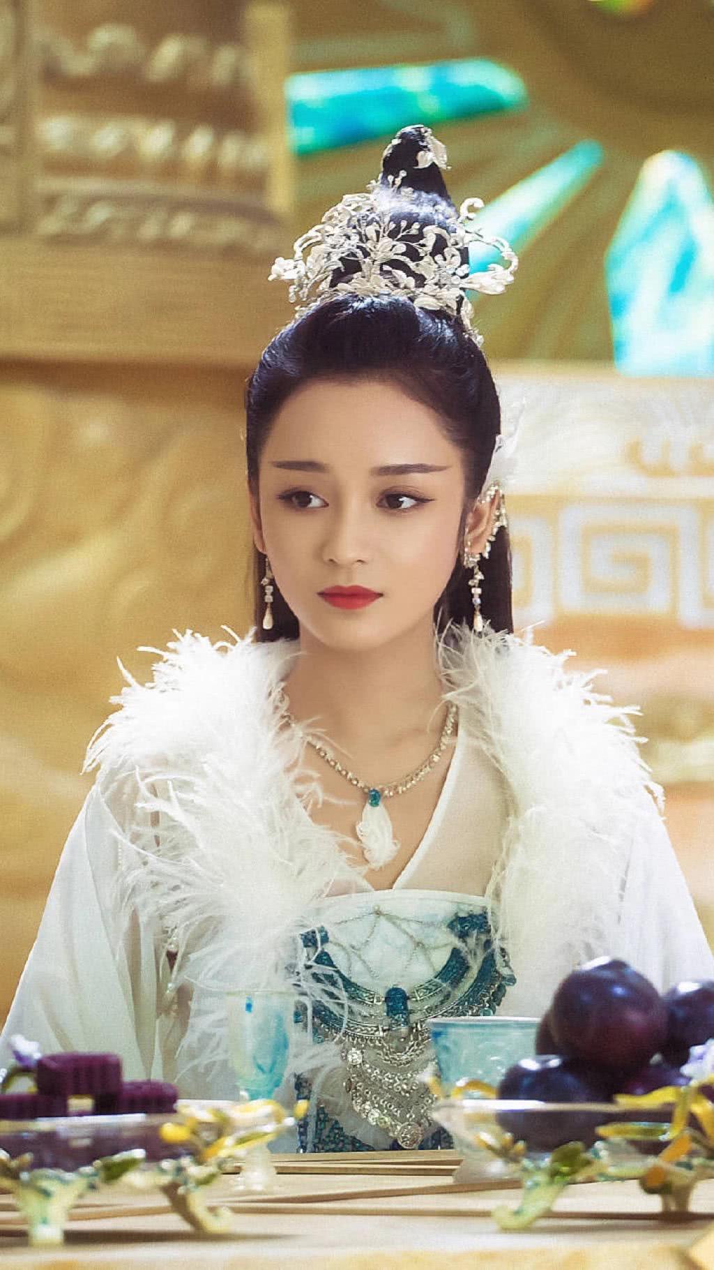 《香蜜》之中王一菲童年照一出来,质疑她整容的人