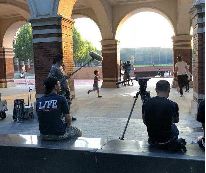 乐维文化素质偶像:郑皓泽拍摄电视剧《风暴舞》暴风少年已上线!