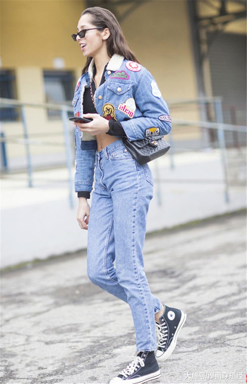 春季减龄又撩人的cp牛仔裤帆布鞋美得不落俗套