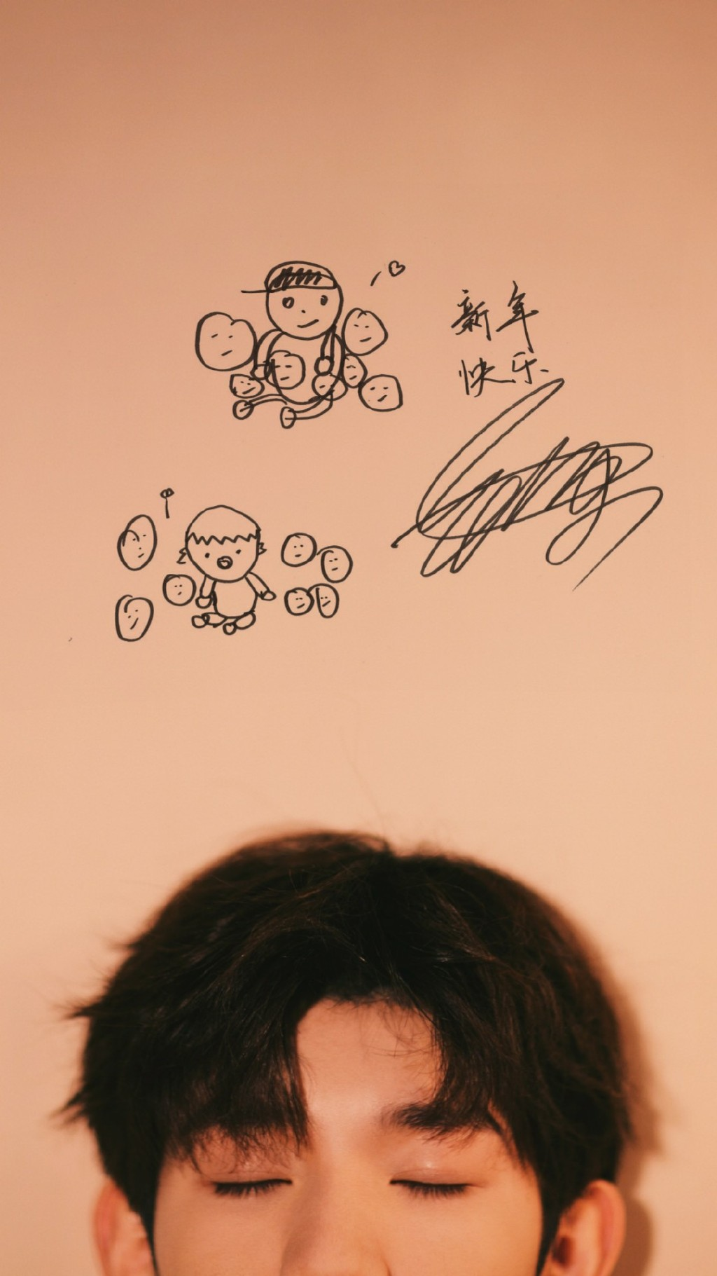 王源更新画画视频时暴露他从小到大握笔写字的习惯太独特了