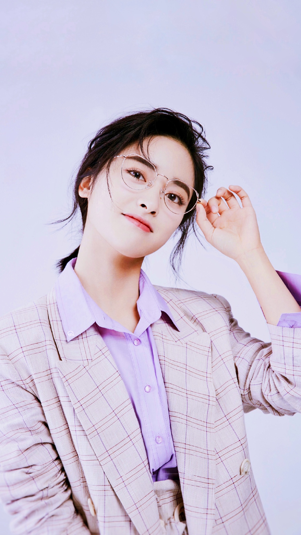 沈月剪掉十年长发,变成波波头短发造型搭配上连衣裙,减龄又时髦