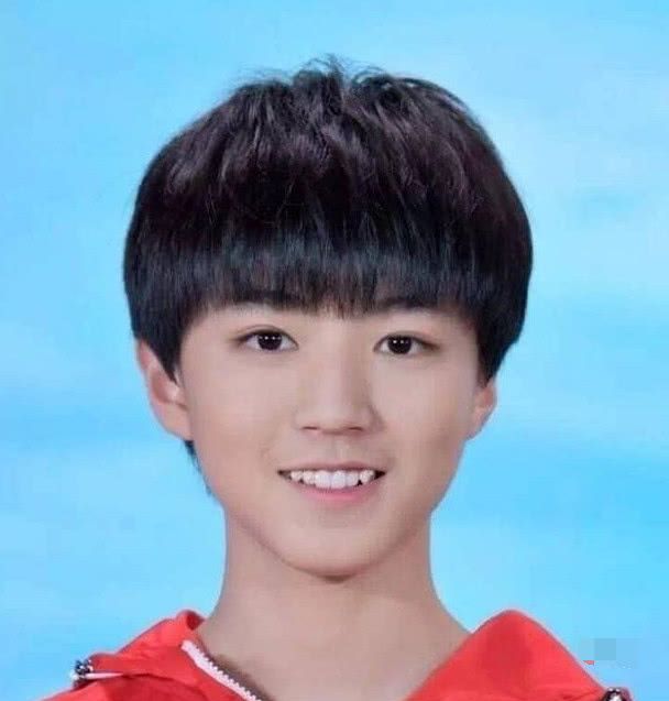 王俊凯3年内的证件照,第一张太可爱,看到最后网友直呼:不敢认