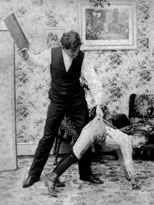 同意学校用打屁股体罚学生吗?不同意你的孩子就停学5天!