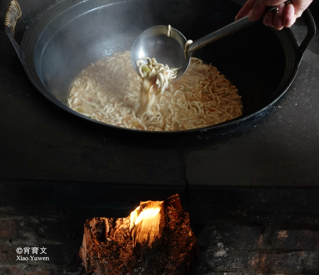 在山西永和发现了一种叫抿尖的美食,外省人一般没吃过