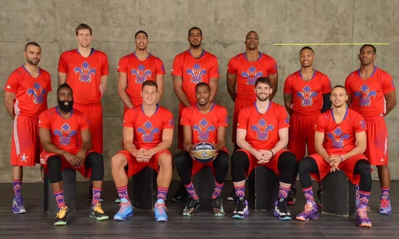 火箭球员保罗的身高数据是1米83,在某届全明星赛的合影上,利拉德站在