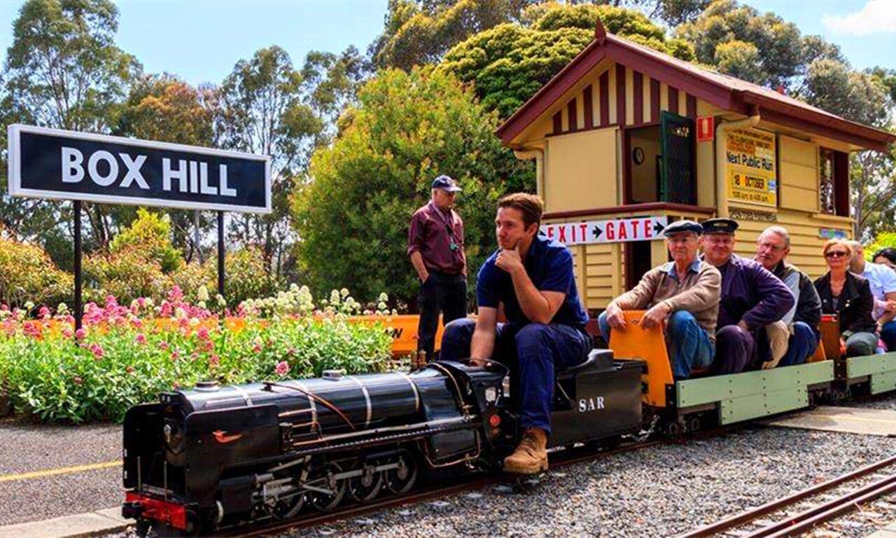 其实别看这辆迷你小火车虽小,但"麻雀虽小五脏俱全",正常火车能做得