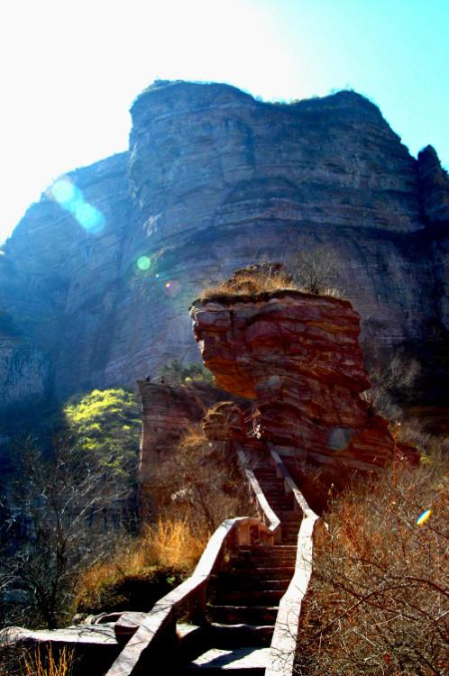 仙台山景区,是游客回归自然,度假休闲,滑翔攀岩,教育学生,露营野炊的