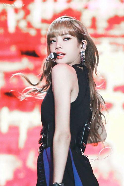 精彩表演让人难忘blackpinklisa独舞片引过万转发