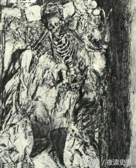 定陵被打开后,万历皇帝尸体摆放的姿势为什么如此奇怪?