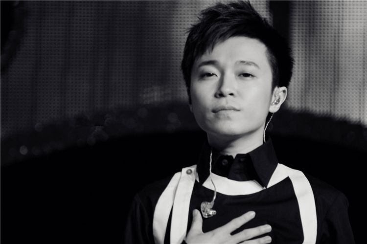 他用三十分钟写完这首歌却无人愿意演唱无奈之下自己唱红全国