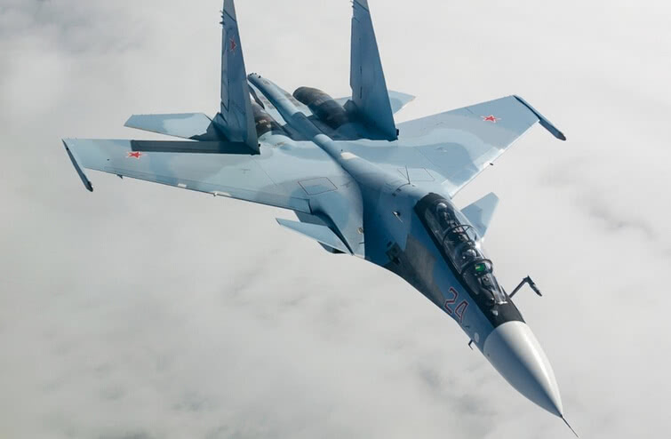 俄罗斯苏35战机,被誉为最美第四代战斗机,实力告诉你答案!