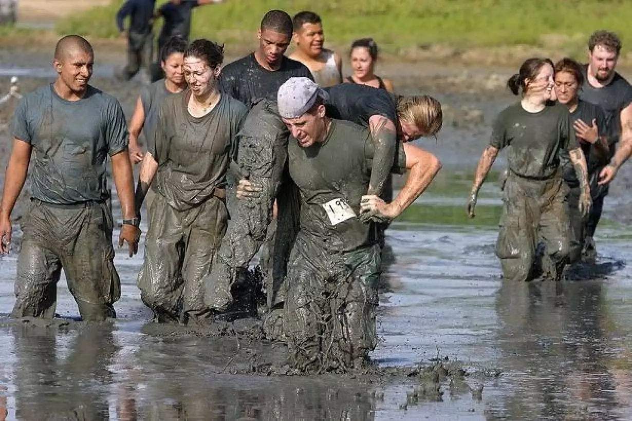 美军女兵被俘虏,贵宾式礼仪对待,回国之后遭查盘查