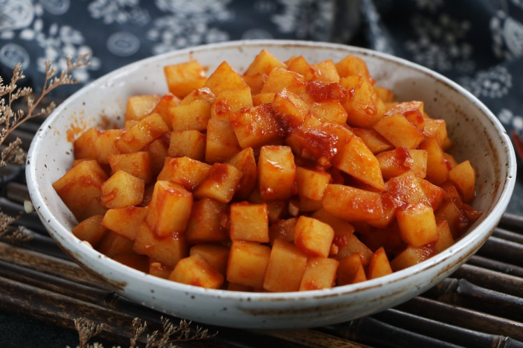 酸甜可口超下饭,上桌不到2分钟,汤汁都不剩|土豆|西红柿|酸甜_新浪网