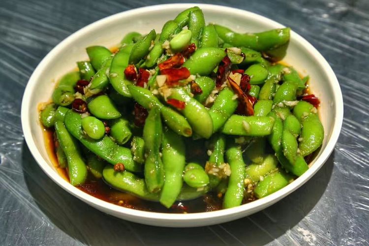 毛豆最爽口的做法,鲜香又过瘾,不油不腻,一出锅就吃个底朝天!