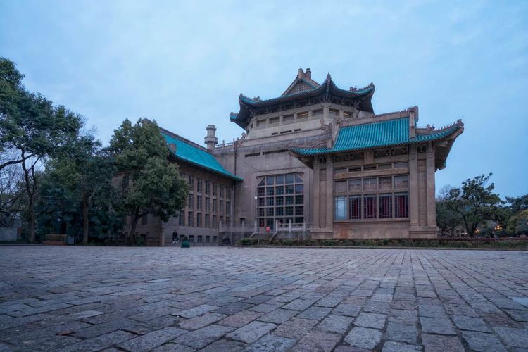 国内最"悲催"985,排名很靠前,毕业薪资却比很多普通一本低