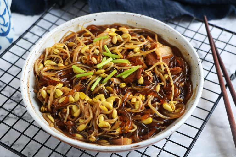 简单炖一炖汤汁多好下饭,上桌老公女儿吃上瘾|豆芽|粉条|天生一对