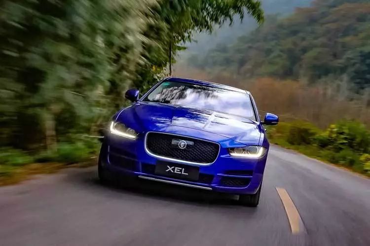 汉兰达太油腻这4款豪华运动后驱车更适合小年轻30万内搞定