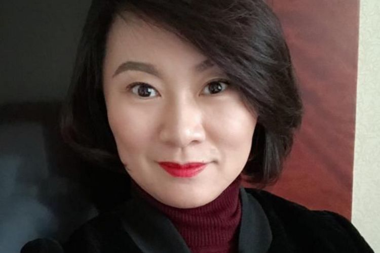 45岁赵海燕全家照,丈夫发福成胖子,儿子颜值高前途无