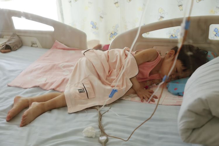 女儿宇茜出生于2014年的10月,从小女儿就像一个粉雕玉琢的小娃娃一样