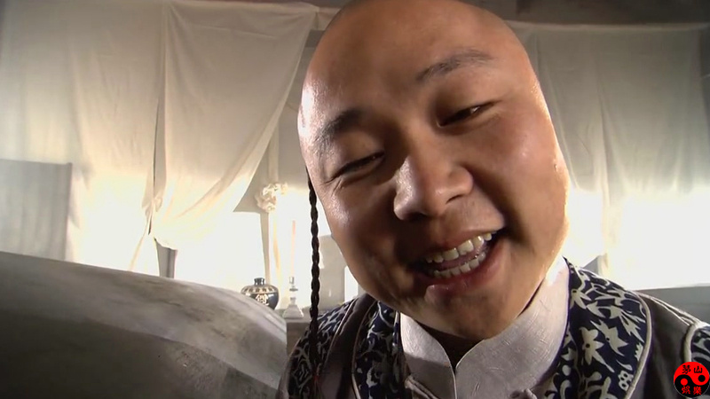 第3位,喜来乐徒弟张德福的扮演者吴军他现在是哈尔滨话剧院国家一级