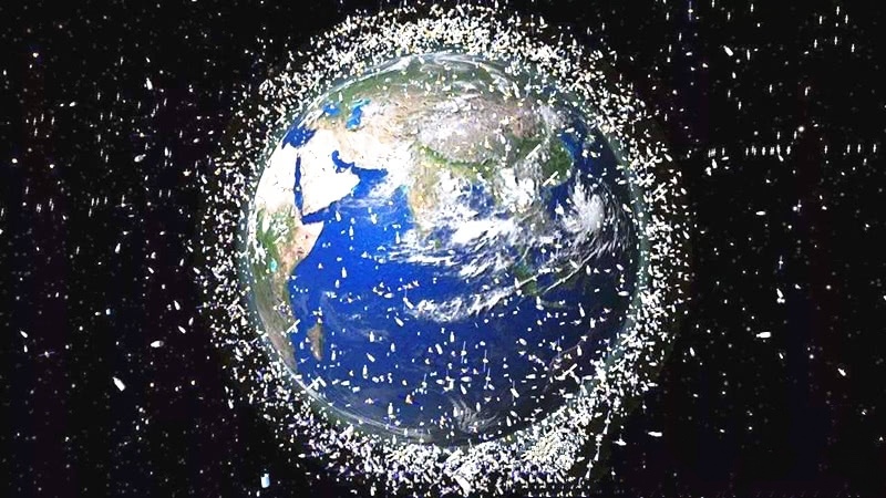 距离地球38.4万公里的一颗星球,正在被人类太空垃圾祸害中