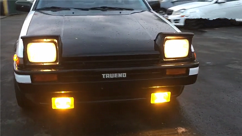 头文字d同款ae86由桑塔纳改装侧面一贴纸很吸睛