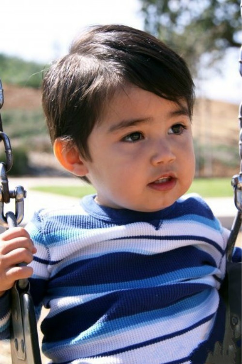 实拍:黄黑混血宝宝与黄白混血宝宝,基因真的很强大!