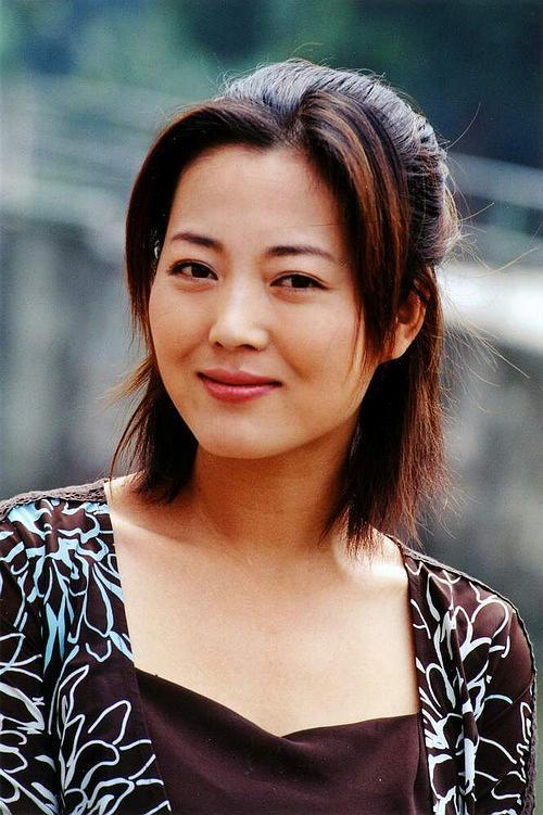 她被称农村剧一姐,因病爆肥后2婚老公不离弃,48岁被宠得像公主