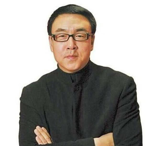 他先后娶两位老婆,如今一个独自带大女儿,一个却终身坐轮椅