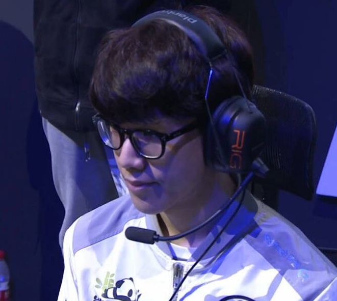 lol:doinb反驳队友引用可汗言论,直言五个中国人可以