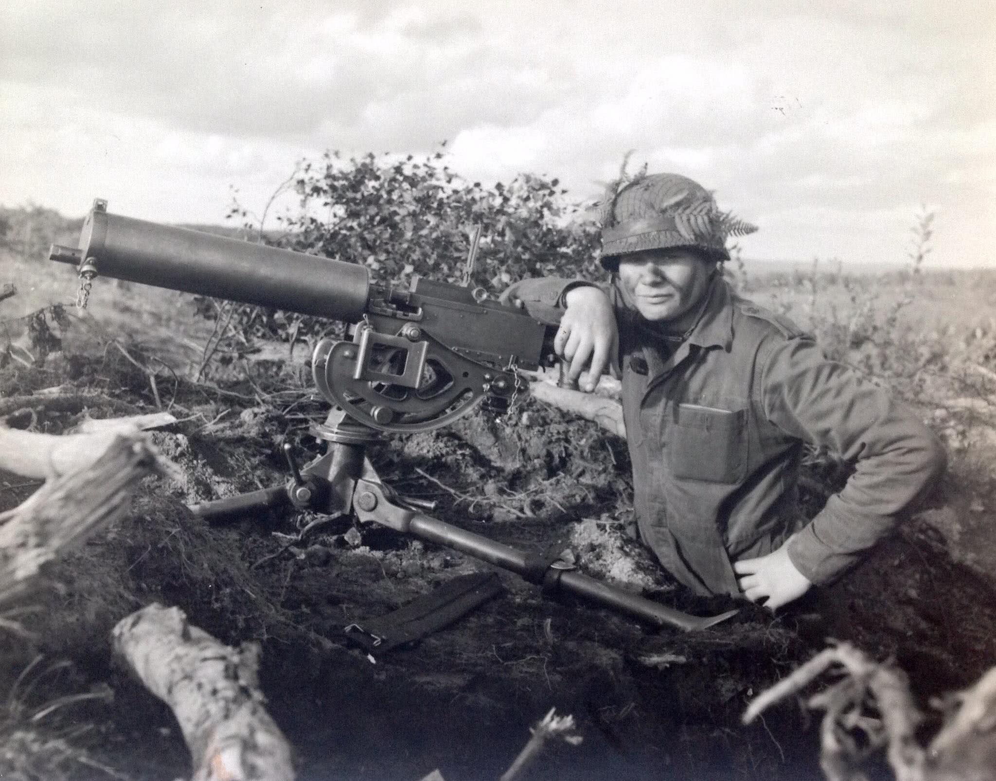 荷兰陆军演习老照片:有世界名枪在手,一夫当关万夫莫开