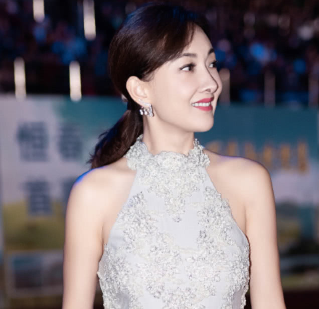 她才是春晚最美女演员,人生宛如开挂,如今46岁活成26岁