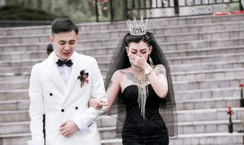 大人穿的婚纱_会长是女仆大人