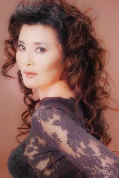 娱乐圈最美一对亲姐妹,一个主持人一个演员,均年过五十却单身|田岷|田